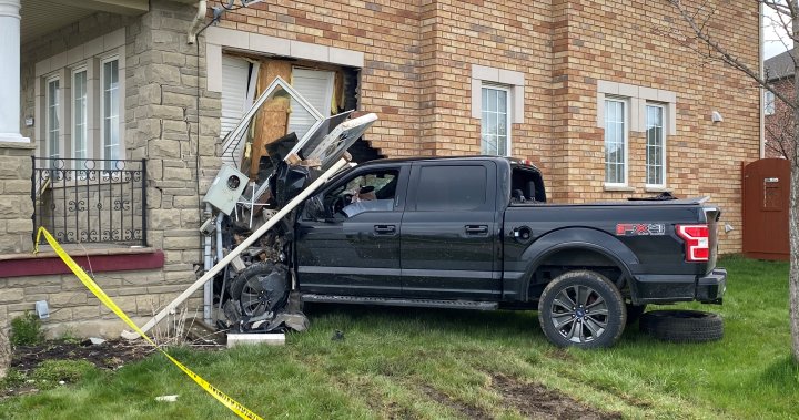 Pickup truck crashes into Brampton home injuring young girl, passenger – Toronto | Globalnews.ca