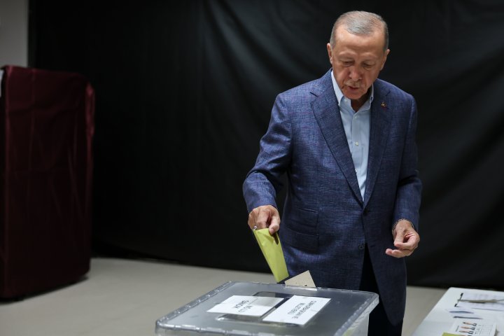 Erdogan leads in Turkey’s election, but opposition disputes numbers