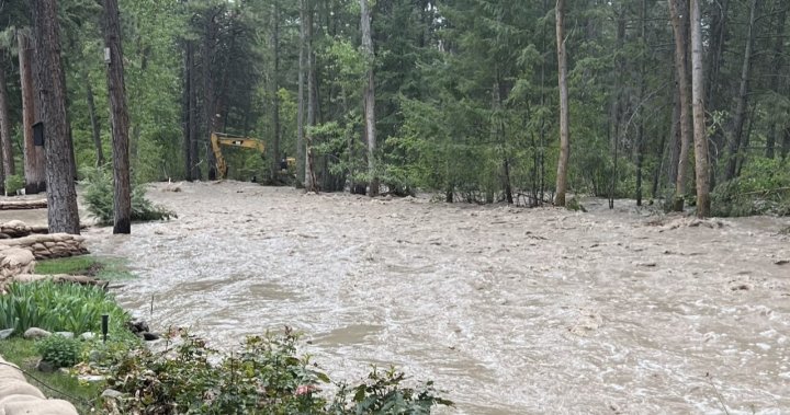 B.C. flooding: Crews continue to monitor Parker Cove conditions ahead of evacuee meeting