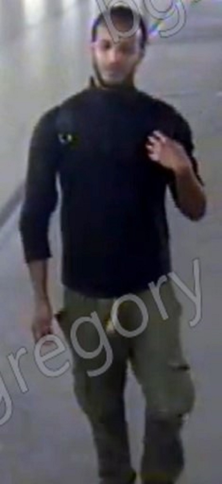 Police are trying to identify this suspect.