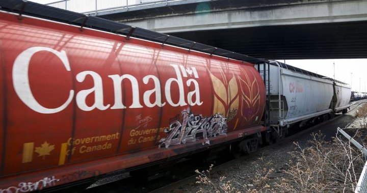 Съюзирани работници в двете най големи железници в Канада са гласували