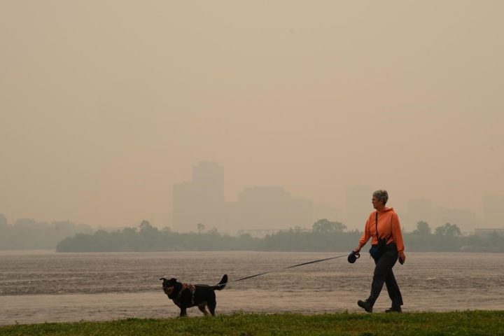 Wildfire smoke blankets Ontario, Quebec, air quality plummets, affects activities