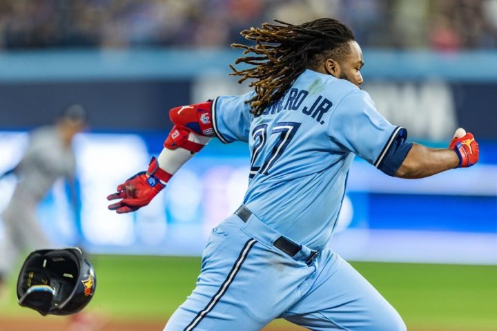 Blue Jays avoid sweep with comeback win over Twins