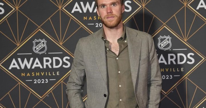 Connor McDavid dominates NHL awards  | Globalnews.ca