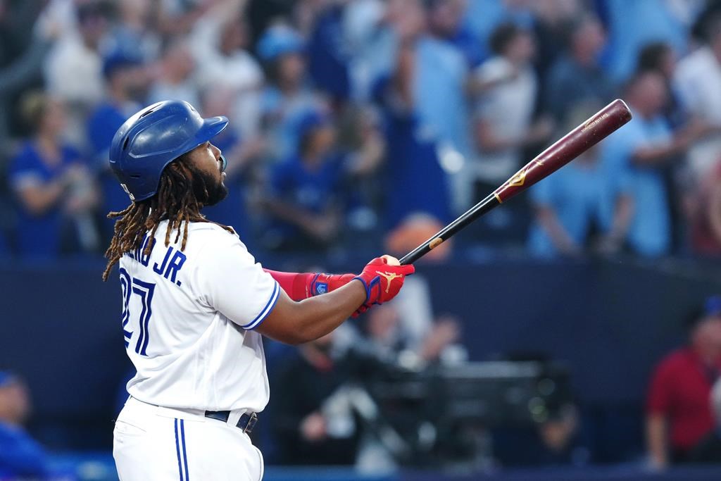 Guerrero, Panik homer as Blue Jays outslug Astros 6-2