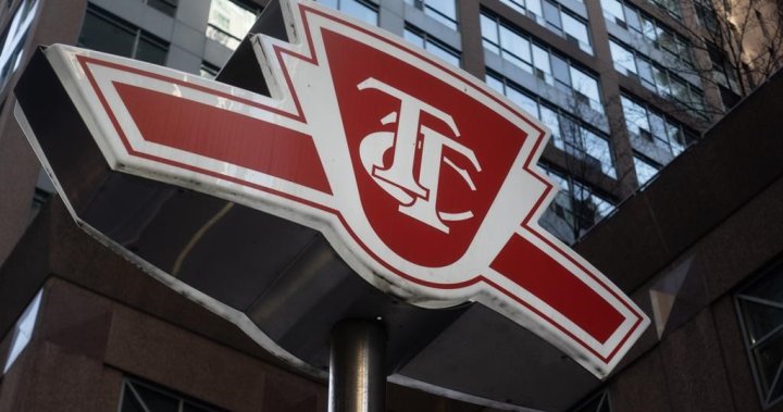 Услугата на метрото на TTC е спряна по линия 2 от Kipling до Jane след пожар на железния път