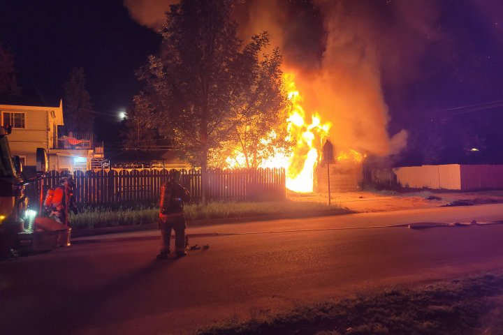 Suspicious Saskatoon garage fire causes $30,000 in damage