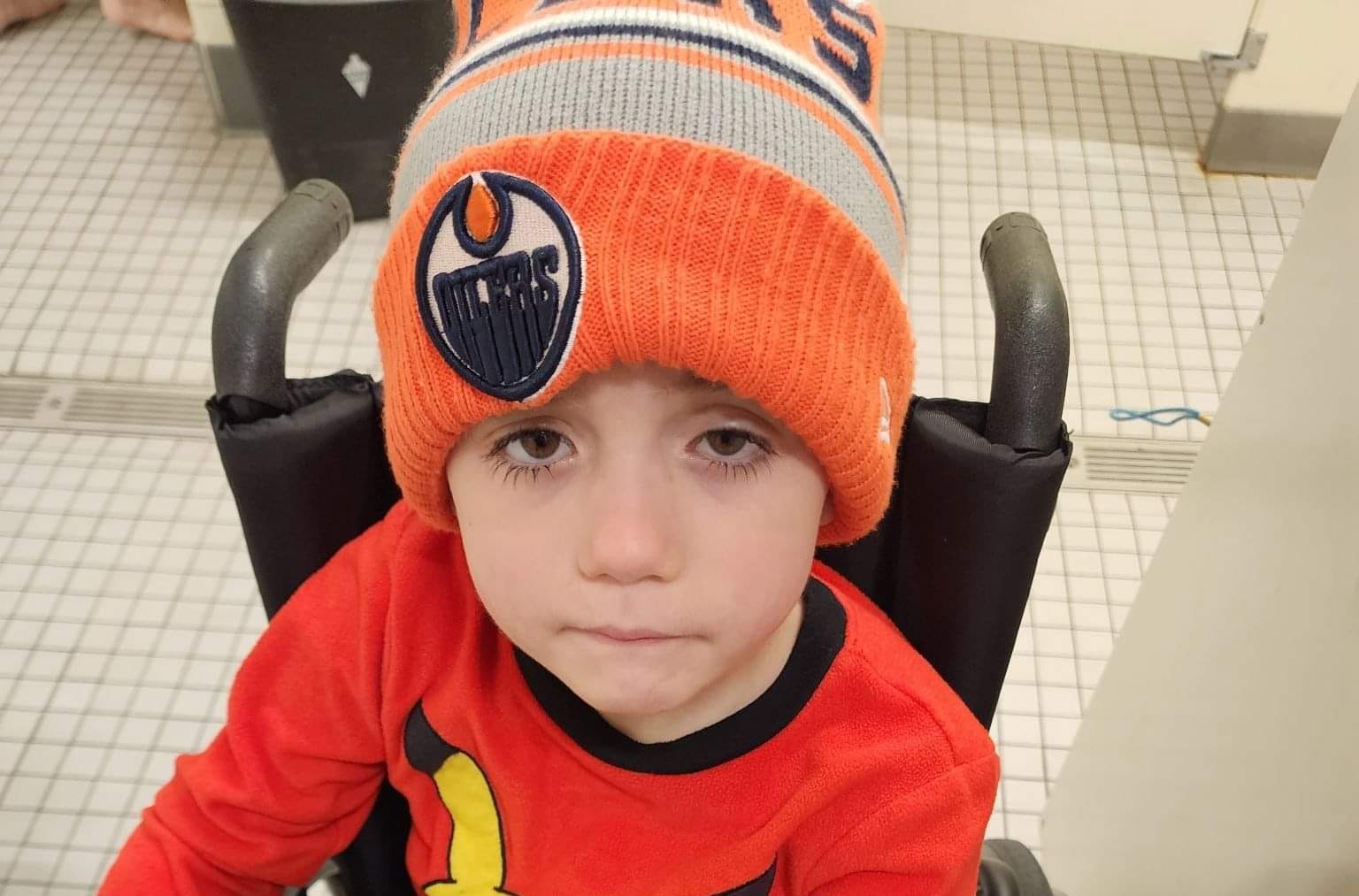 Шестгодишният Картър Буржо завладя сърцата на феновете на НХЛ докато