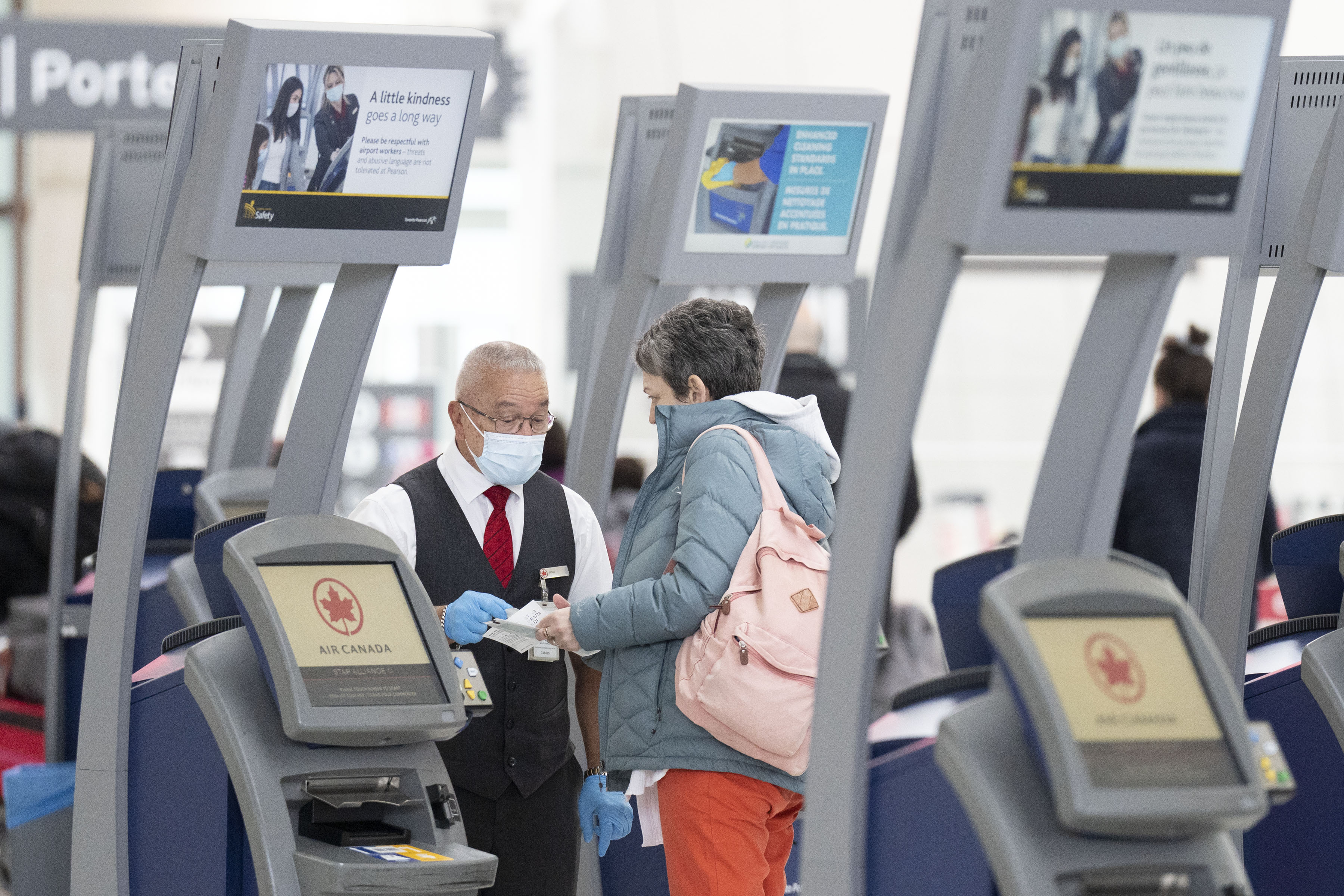 Air Canada passengers across country left stranded after 'technical issue'  delays, grounds flights