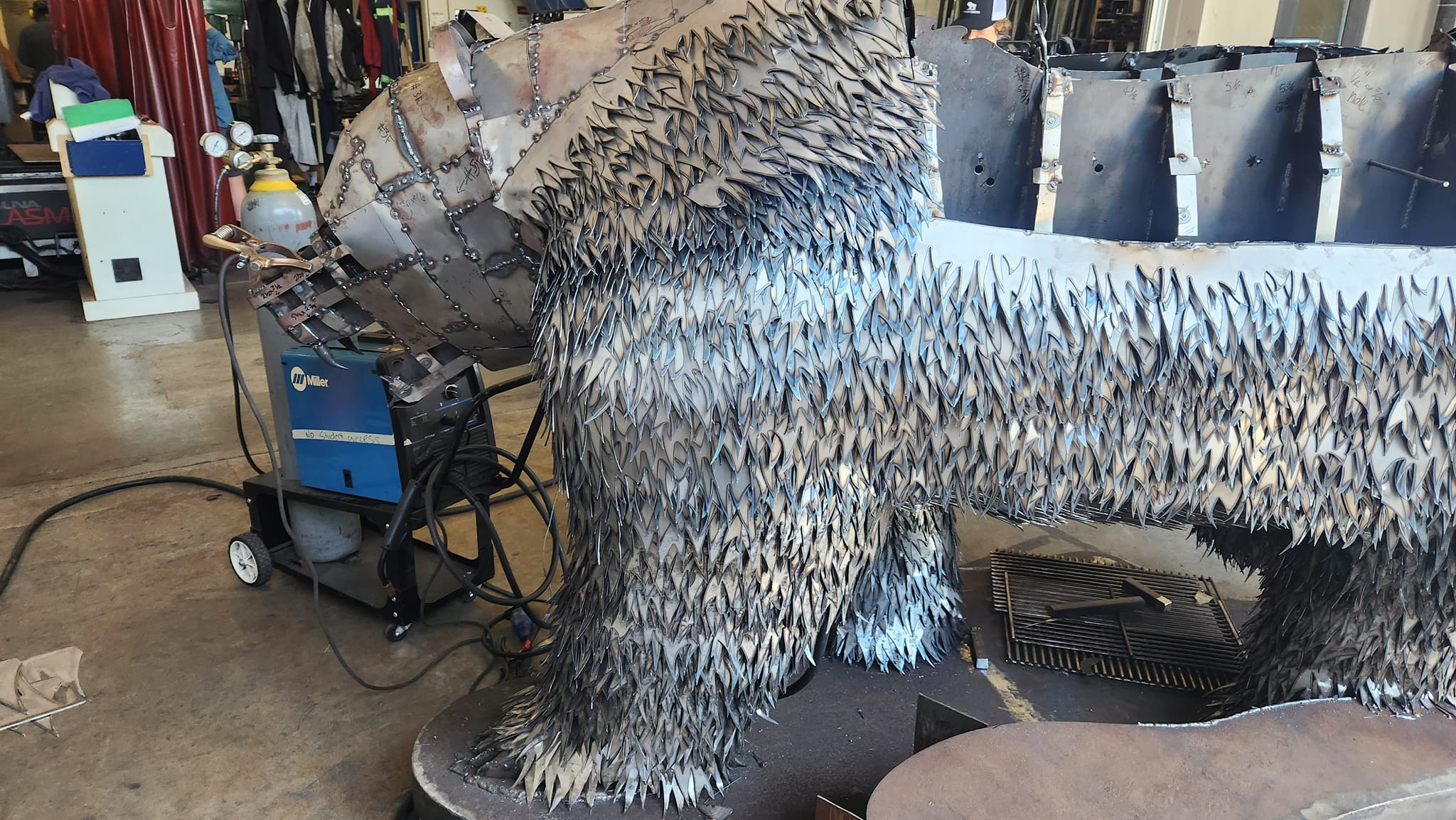 B.C. Students Weld 4,000 Lbs Bear-B-Q Legacy Project - BC | Globalnews.ca