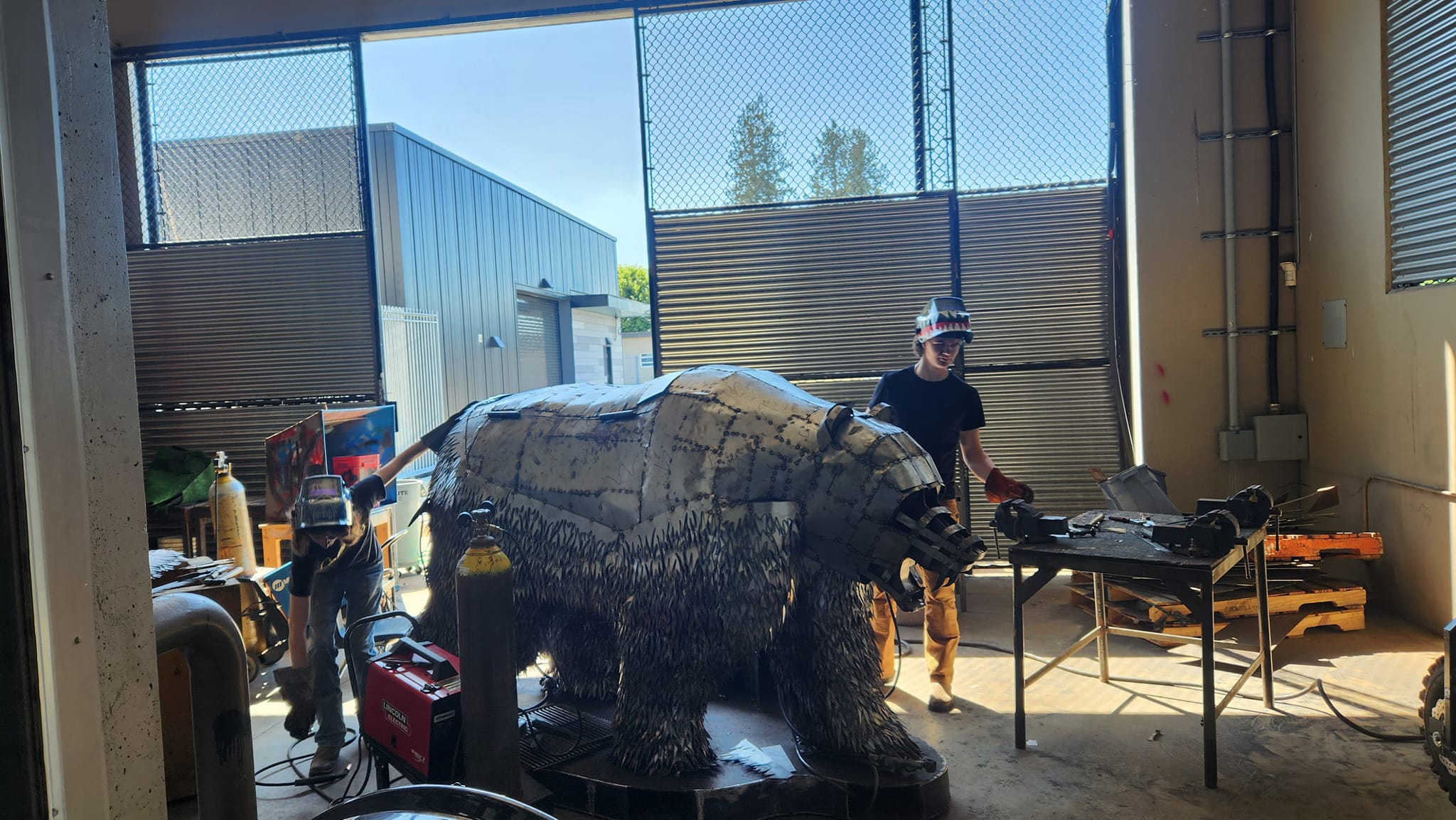 B.C. Students Weld 4,000 Lbs Bear-B-Q Legacy Project - BC | Globalnews.ca