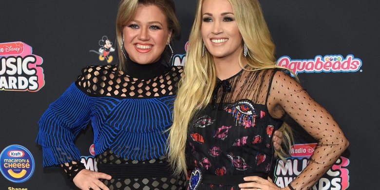 Kelly Clarkson Denies Feud With Carrie Underwood