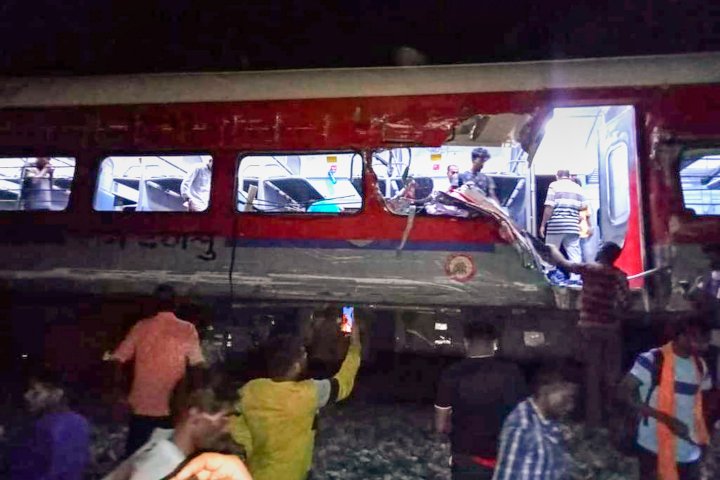 Over 200 killed after 2 trains derail, collide in eastern India