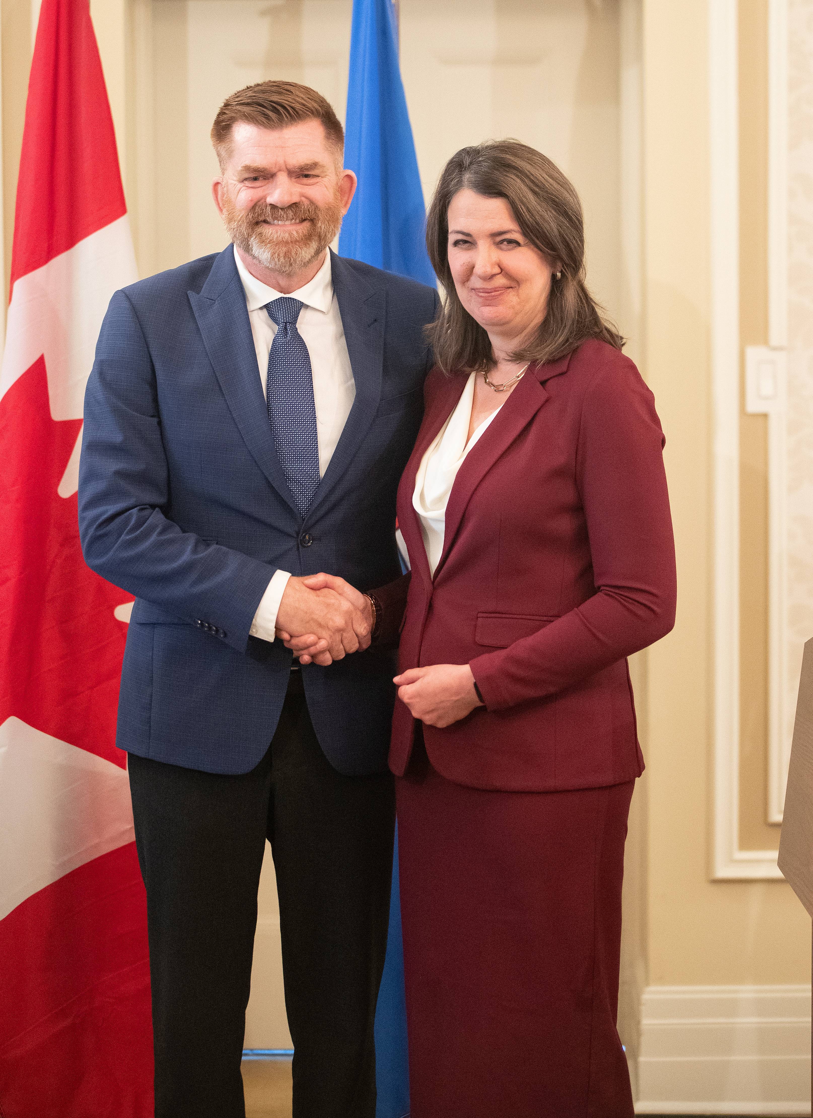 Alberta premier pushes oil well clean-up incentives forward in mandate letter - Vimarsana News
