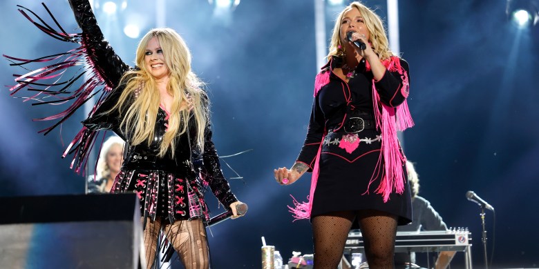 Avril Lavigne Joins Miranda Lambert At CMA Fest For Surprise Performance