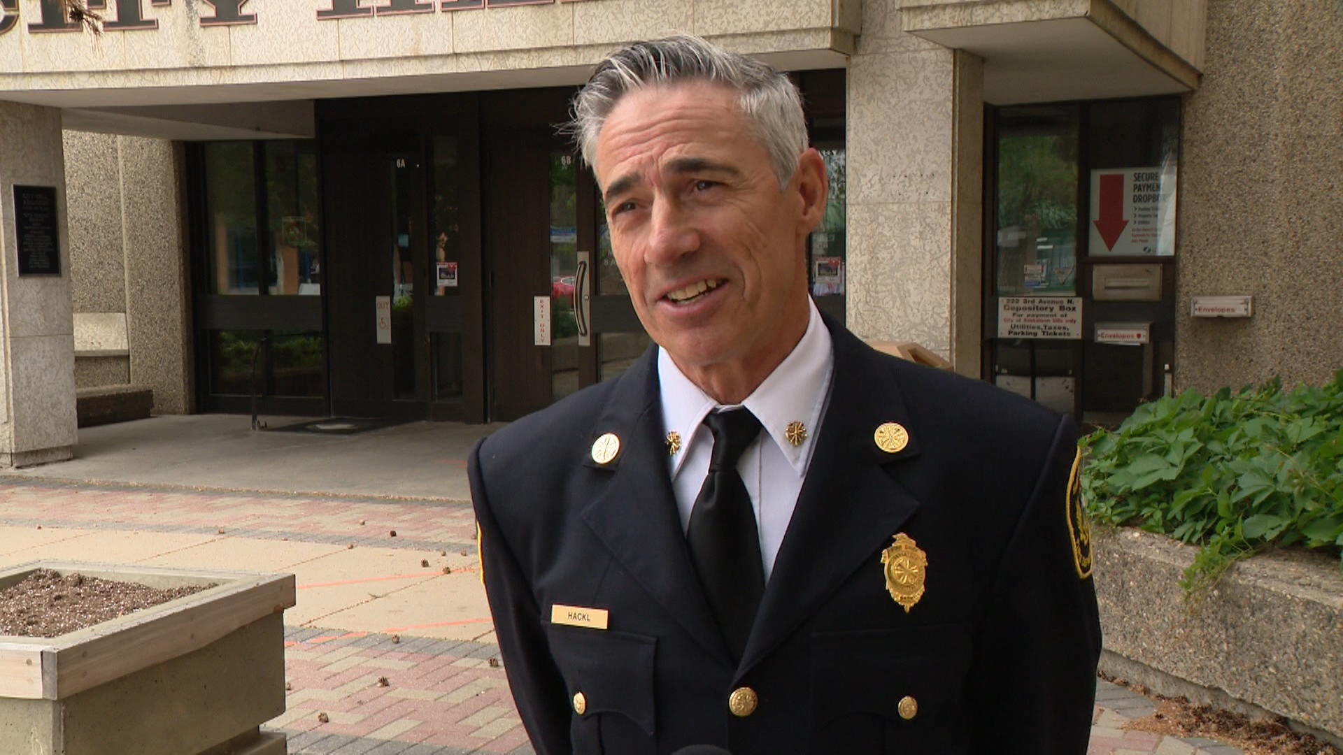 Saskatoon Fire Chief Morgan Hackl announces retirement