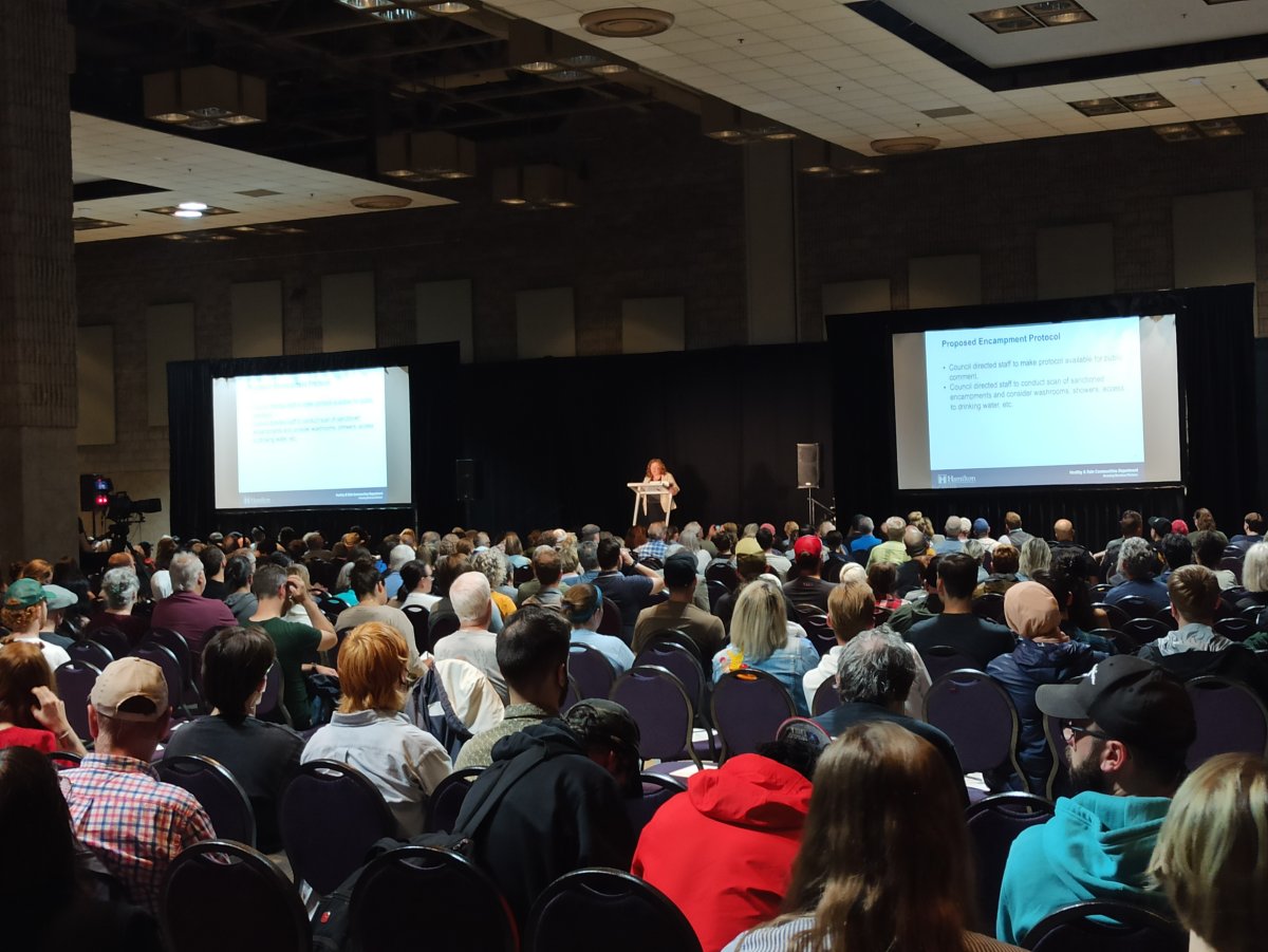Close to 1,000 people turned out for a community meeting in Hamilton on Tuesday evening to learn more about the city's ongoing encampment issue.