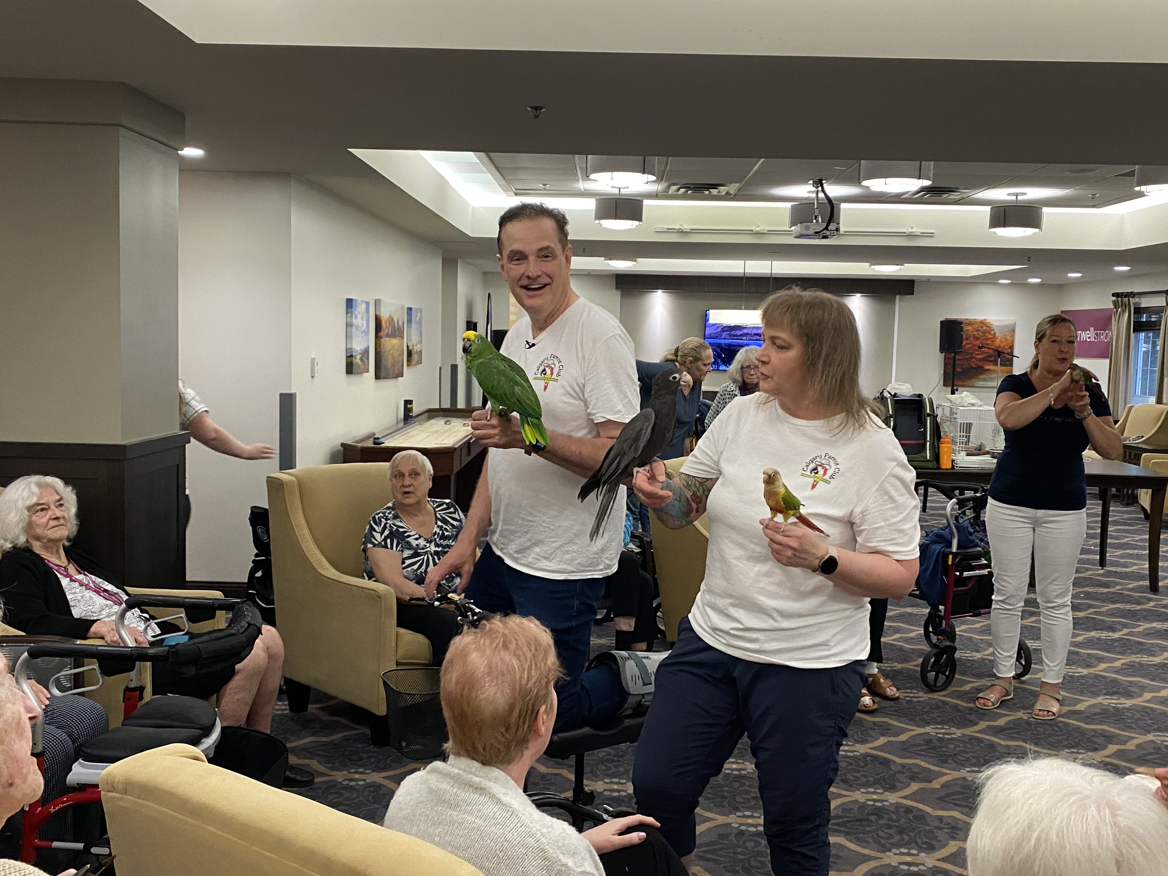 ‘It’s just awesome!’: Calgary care home welcomes parrot club – Calgary | 24CA News