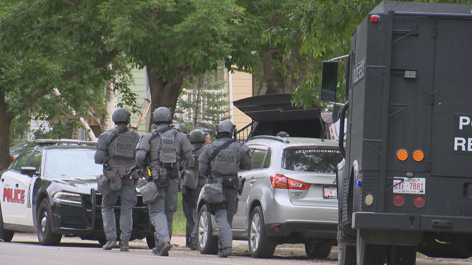 Man in custody after hours-long police standoff in north Lethbridge