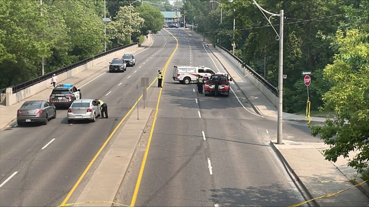 Woman struck and killed by tow truck in Toronto - Toronto | Globalnews.ca