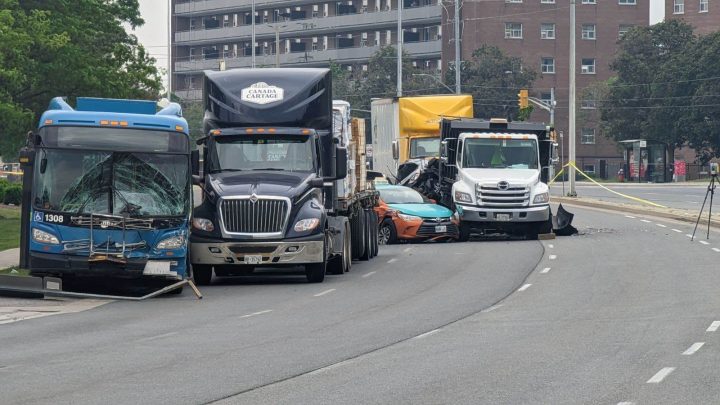 Woman dead, many injured after 8-vehicle crash in north Mississauga - image