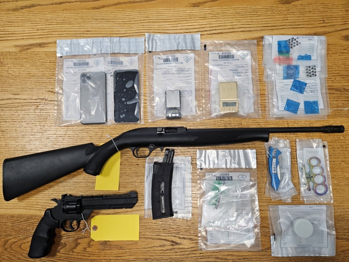 Norfolk County OPP officers took three individuals into custody and seized a quantity of cocaine and fentanyl, as well a rifle, ammunition, a replica handgun, prohibited weapons and drug paraphernalia.