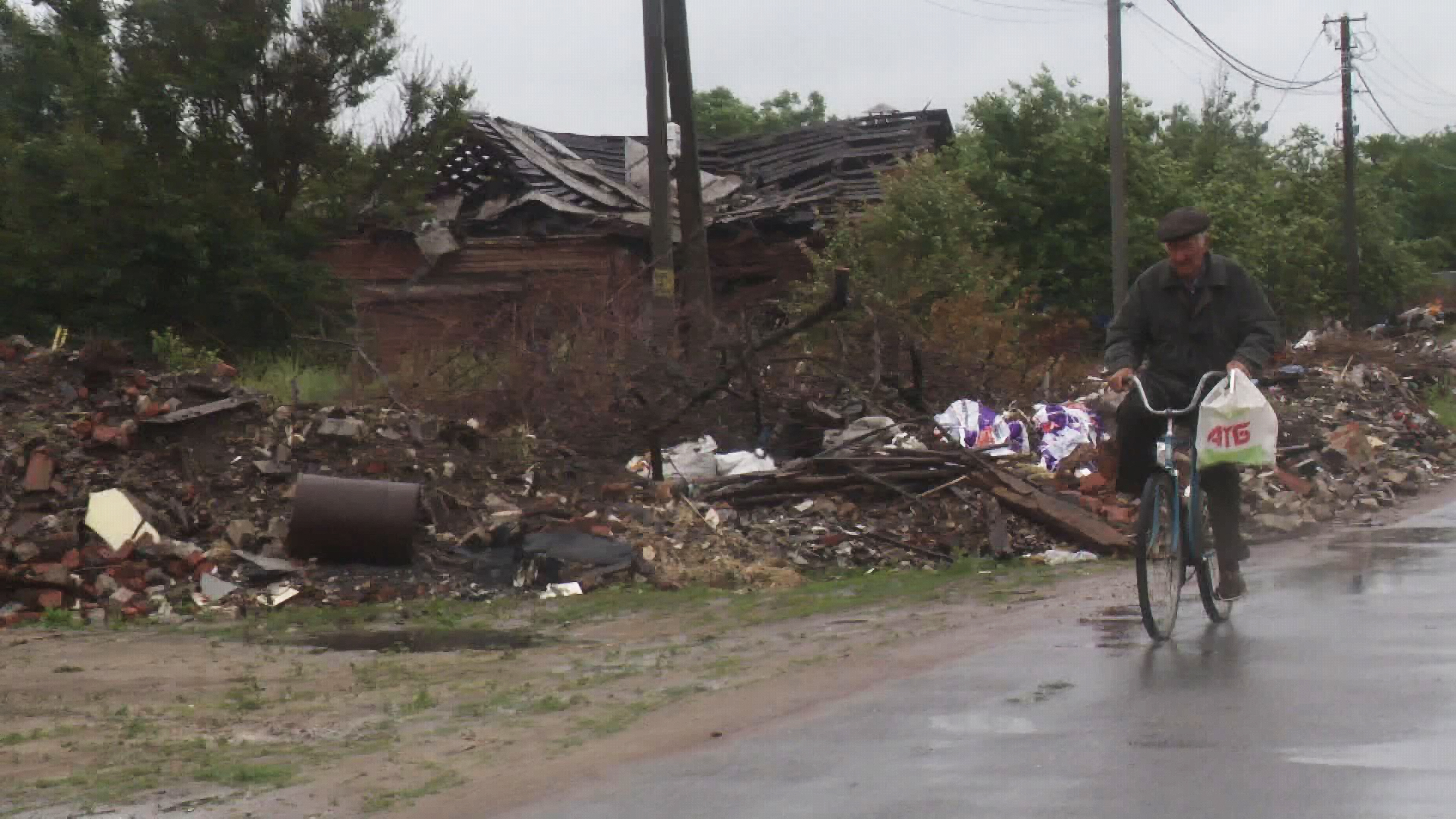In Ukraine’s Novoselivak, stubborn hope twines its roots amid roses and ruin – National | 24CA News