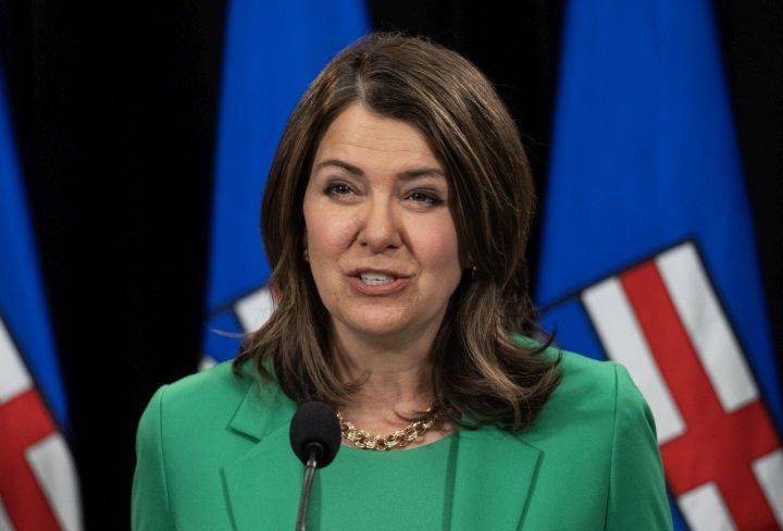 Danielle Smith facing challenges, smaller roster as she prepares to name new cabinet - Vimarsana News