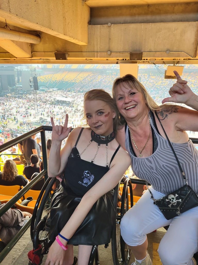 Taylor McKnight and her mom at a Motley Crüe and Def Leppard show in 2022.