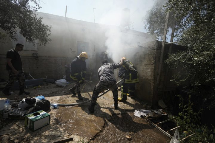 Hundreds of Israeli settlers torch Palestinian homes to avenge shooting