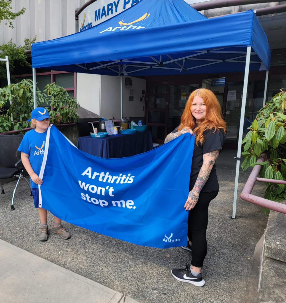 Eileen Davidson (right) and her son (left) at a arthritis awareness event.