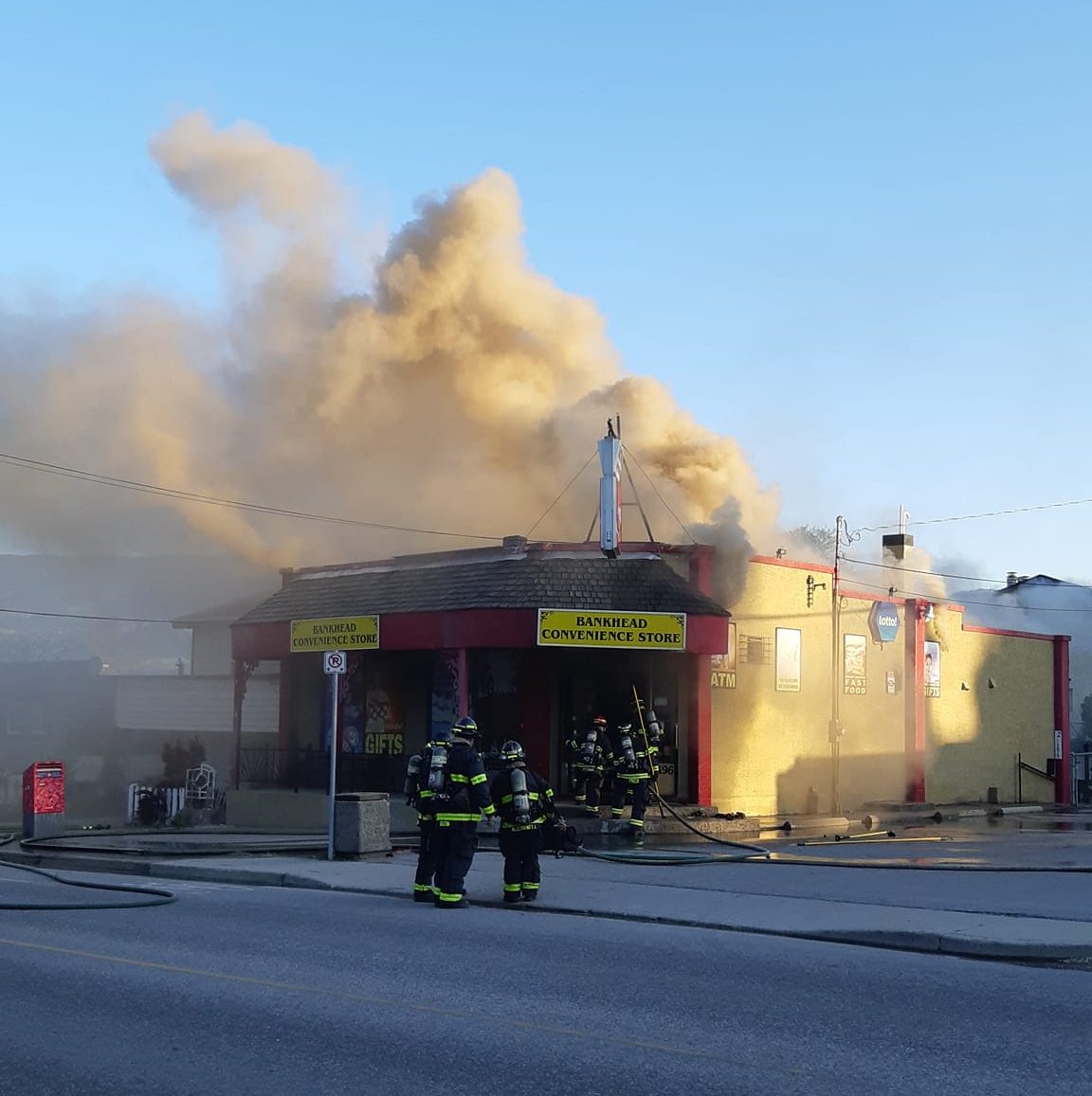 Kelowna, B.C.’s Bankhead Store catches fire Sunday morning