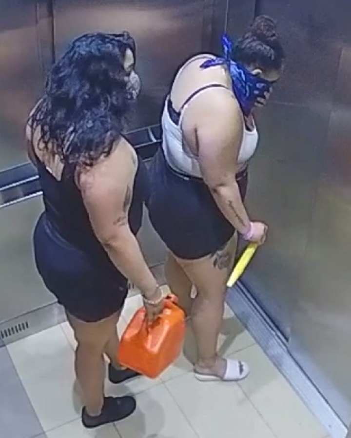 Police are looking for two women after they allegedly set fire to an apartment door.