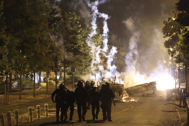 Macron calls emergency meeting as protests grip France over teen's killing - Vimarsana News