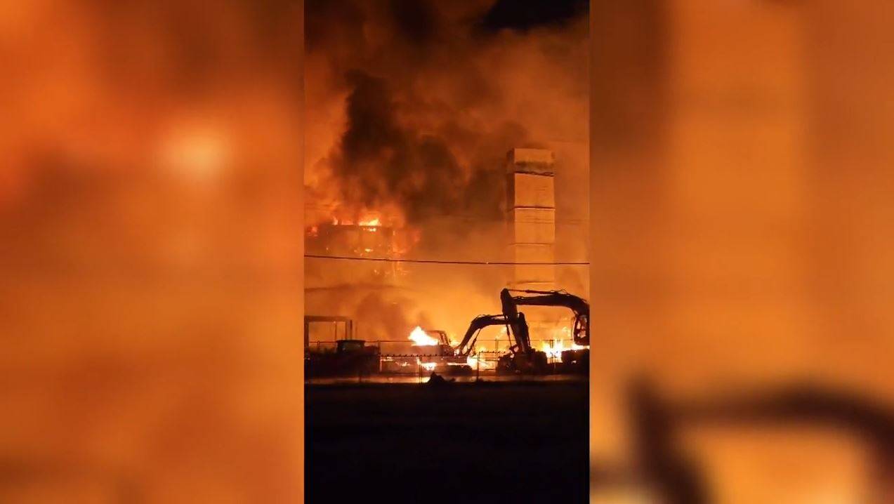 Hundreds of Maple Ridge residents displaced by massive fire - Vimarsana News