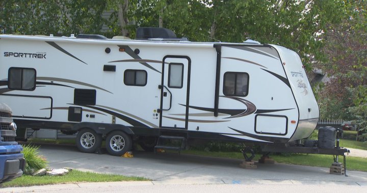 Calgary looking at rule change for driveway parking of campers, RVs