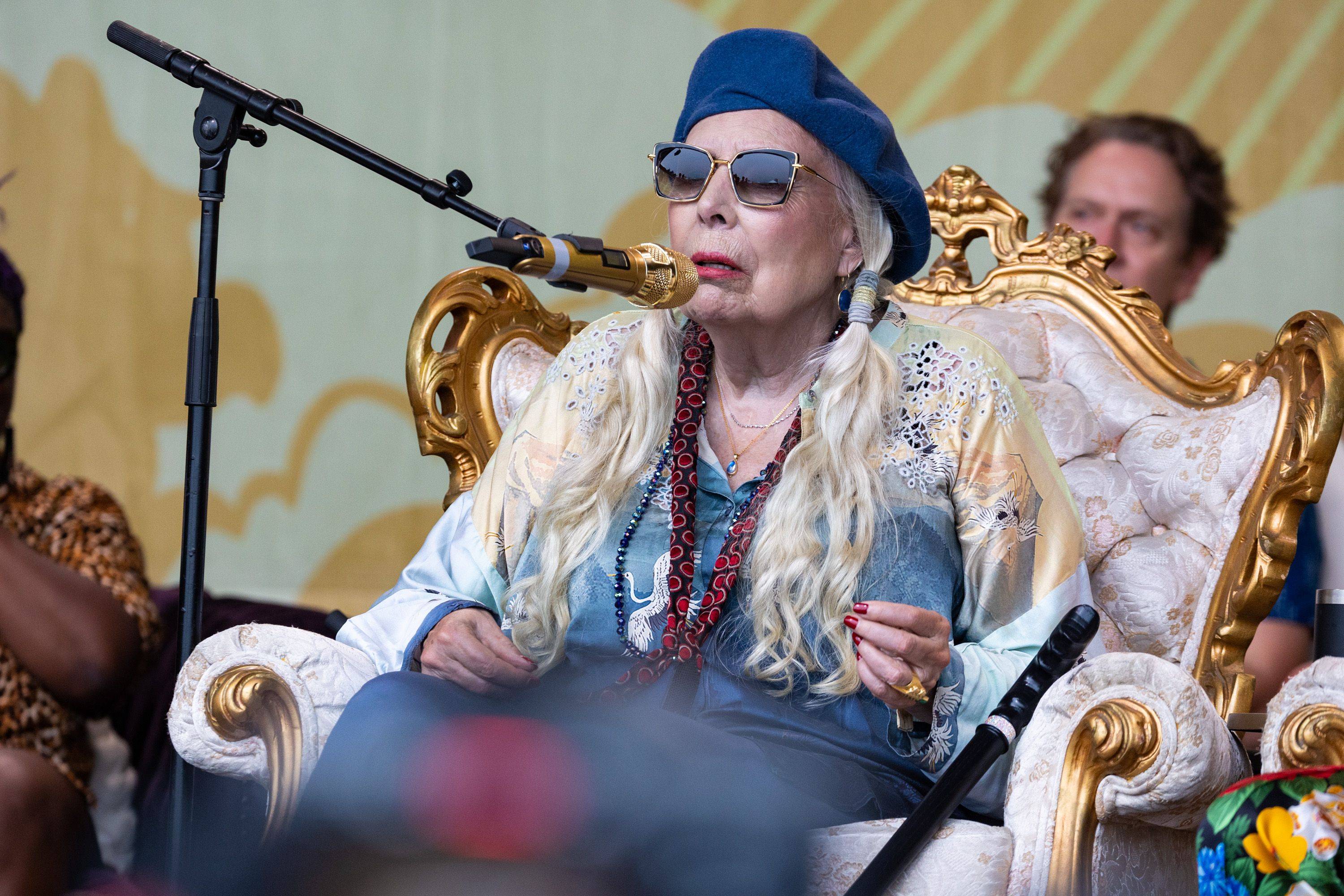 Joni Mitchell Headlines Her First Concert In 20 Years With Brandi Carlile - Vimarsana News