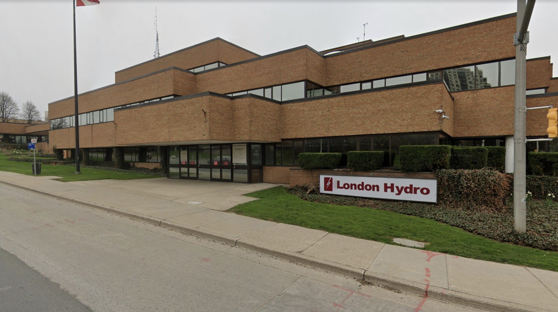 Hundreds without power after vehicle strikes hydro poll in south London, Ont. - London - Vimarsana News