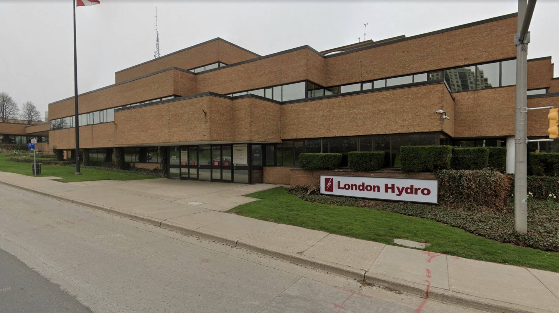 Hundreds without power after vehicle strikes hydro poll in south London, Ont. - Vimarsana News