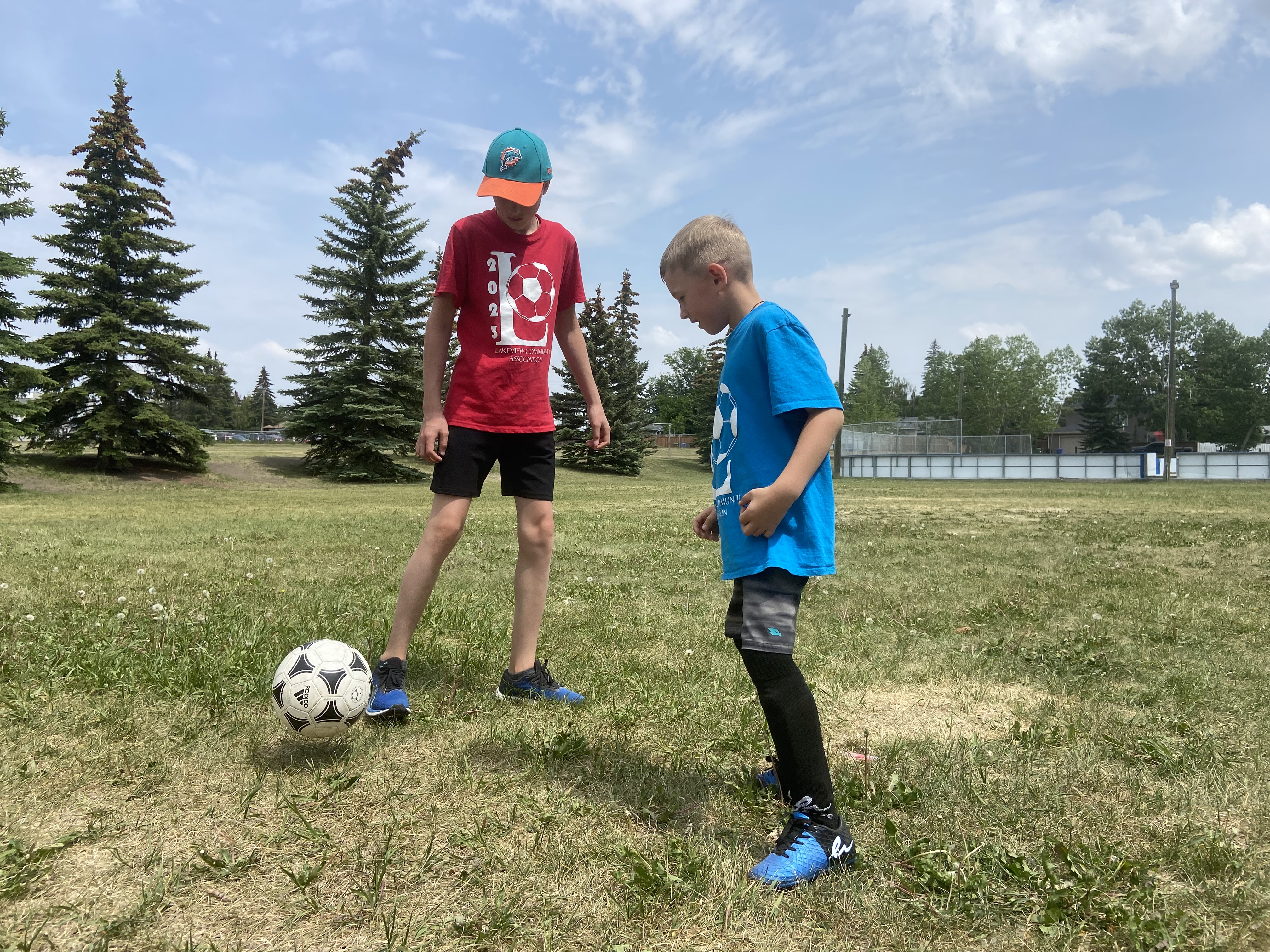 Refugee kids shine on Calgary soccer pitch thanks to community association  | 24CA News