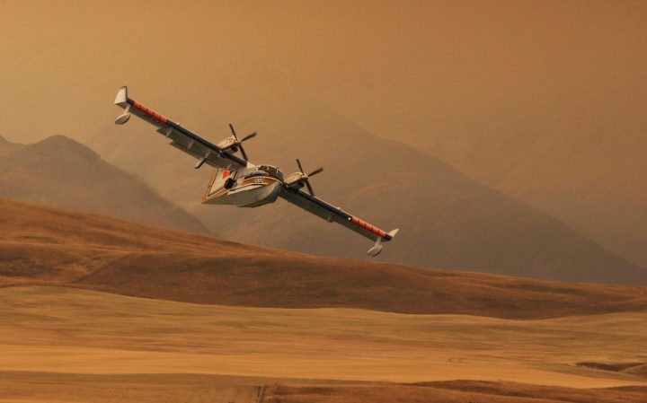 As wildfires raise water bomber demand, experts concerned about aging fleets