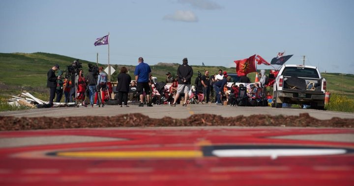 Brady landfill blockade continues as protesters ramp up efforts – Winnipeg | Globalnews.ca