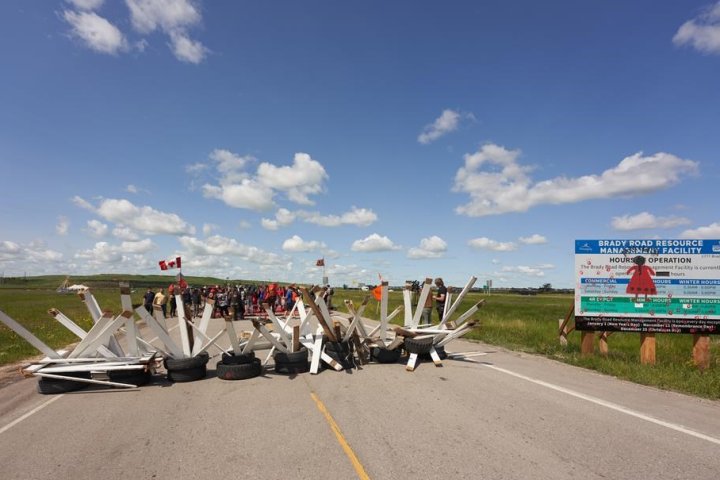 Winnipeg police move to dismantle Brady landfill blockade