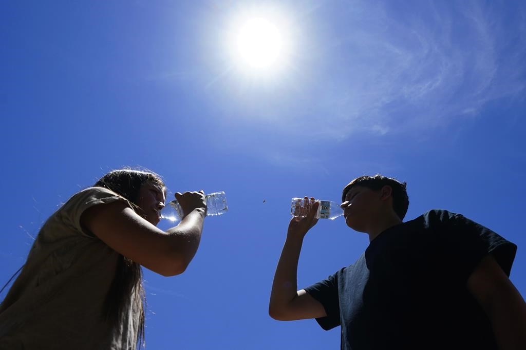 While temperatures continue to heat up across the province, Regina is taking measures to ensure the safety of local residents to take caution of heat exhaustion.