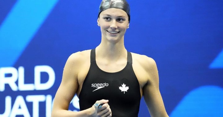 Summer McIntosh du Canada remporte une double médaille d’or aux championnats du monde de natation