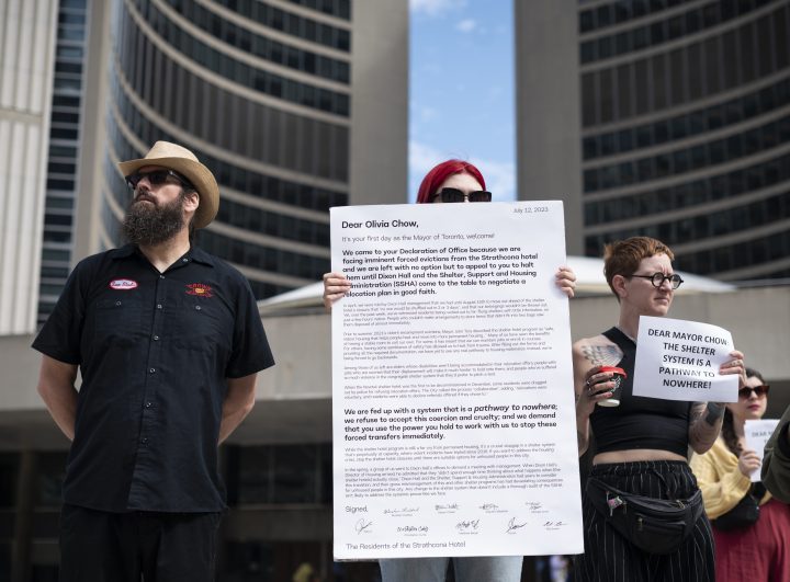 Residents demand action from Toronto Mayor Olivia Chow with another shelter hotel to close – Toronto | 24CA News