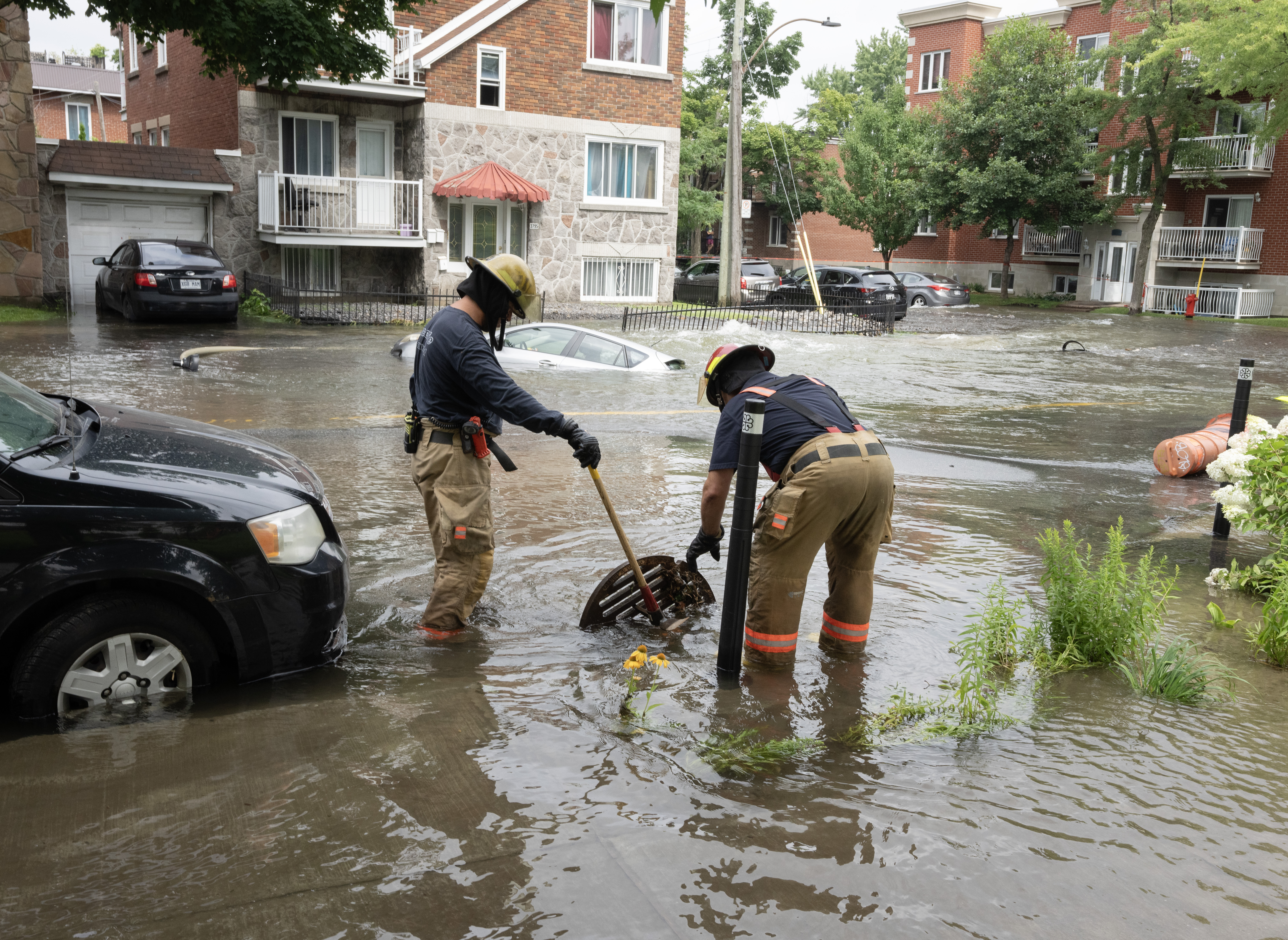 Major Montreal Water-main Break Causes Rushing Floods, Large Sinkhole ...