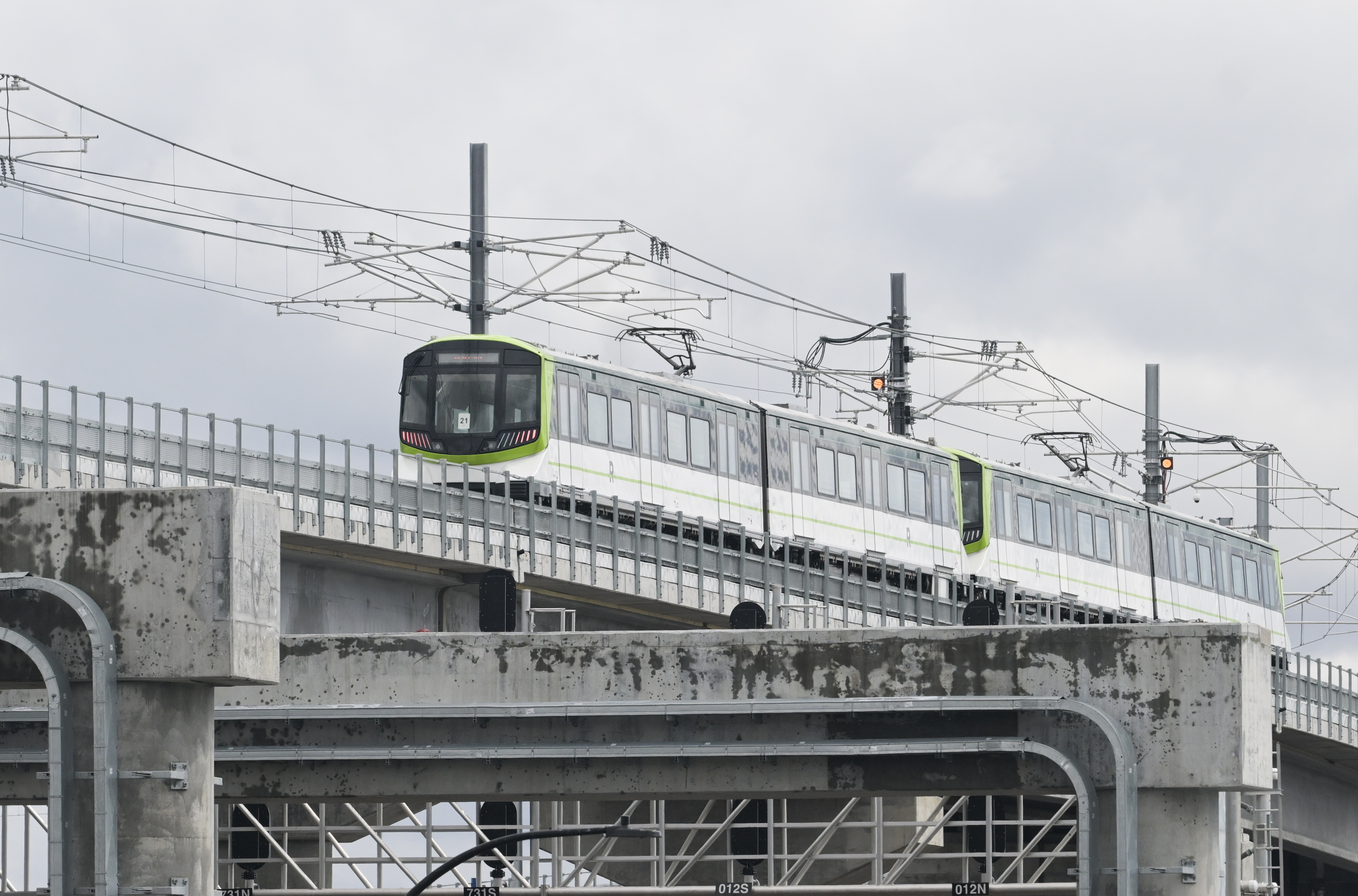 Пътниците на REM  отново останаха блокирани по време на вятъра