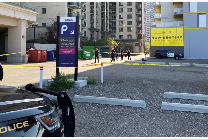 Man suffering from gunshot wound found in downtown Calgary parking lot