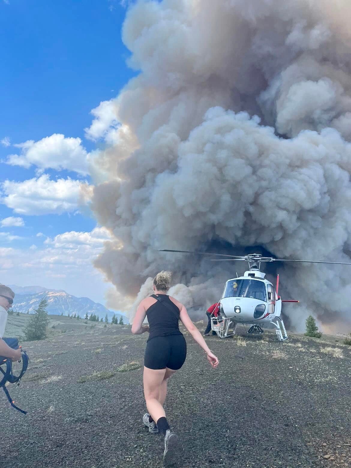 B.C. hikers rescued from raging wildfire that sprung up in minutes - Vimarsana News